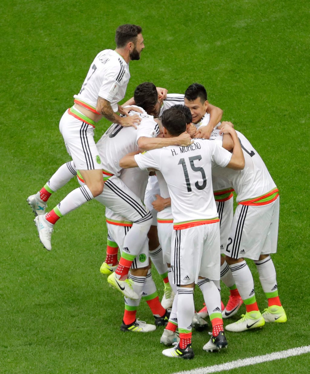 México se impone 2-1 a Rusia en Copa Confederaciones