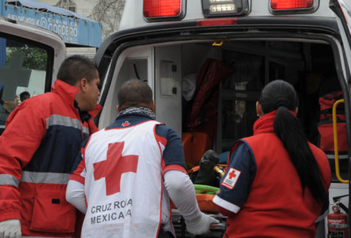 Pareja derrapa en moto; él fallece