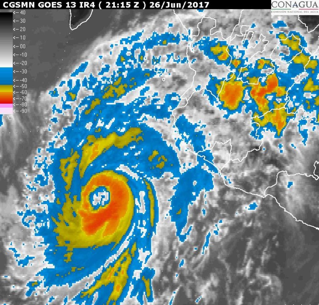 Gana fuerza huracán Dora mientras avanza a las costas mexicanas