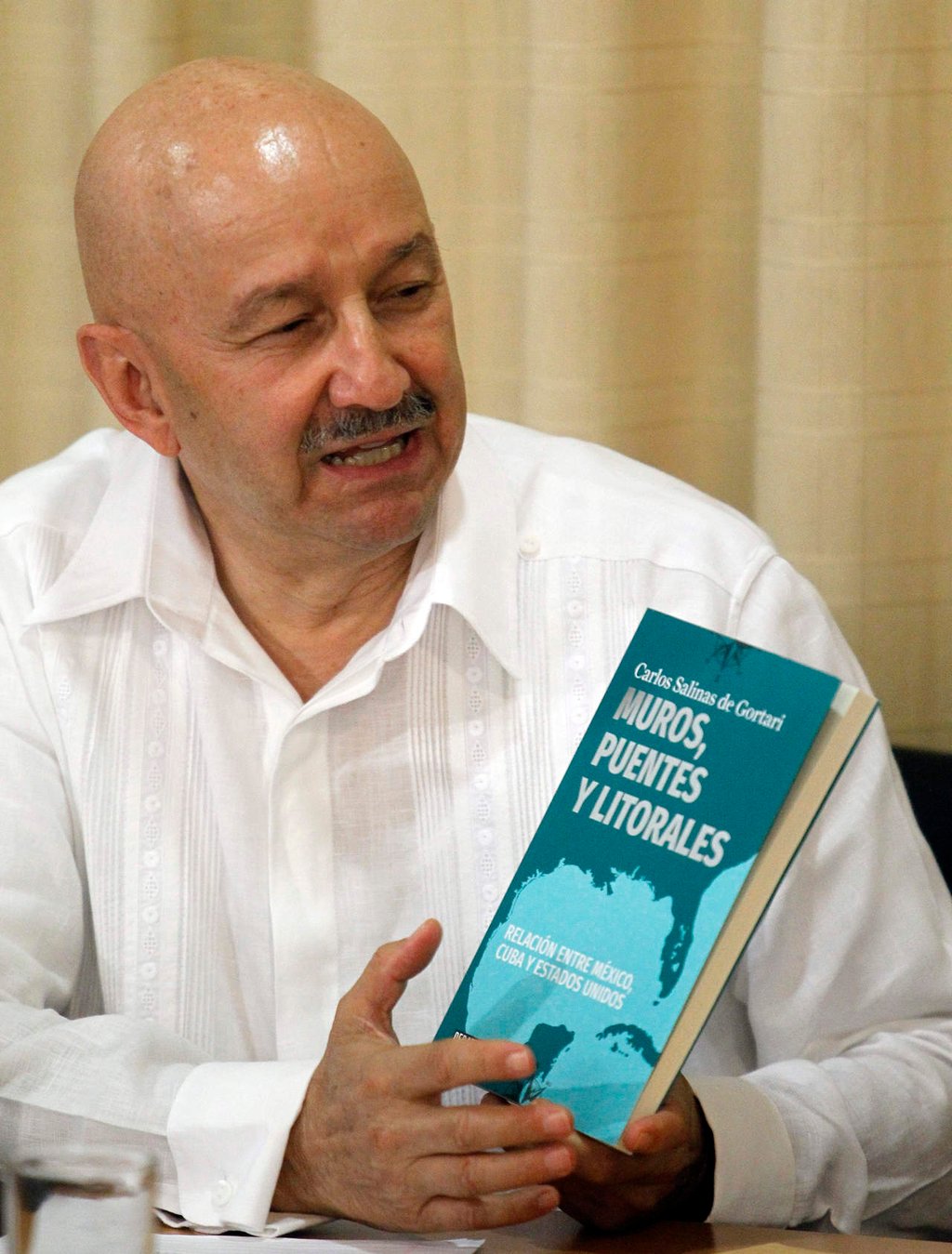 Salinas de Gortari presenta libro en Cuba