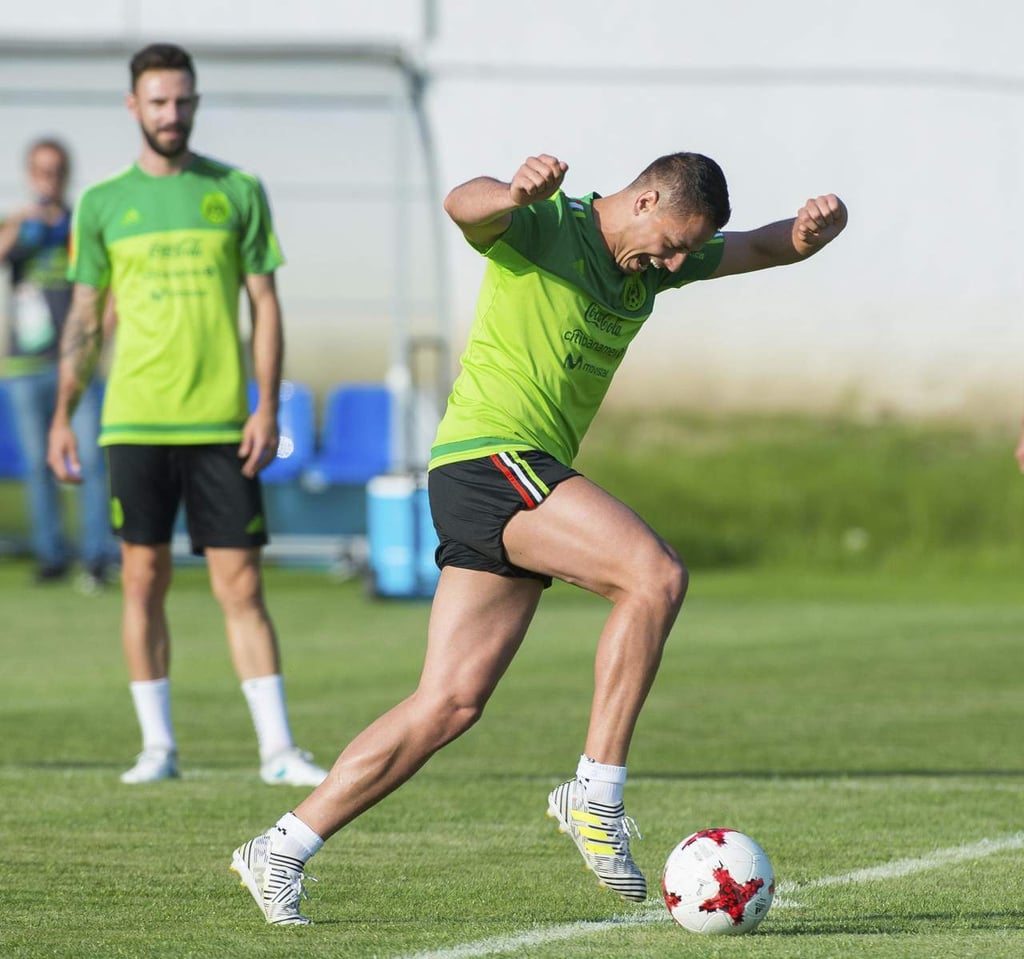 'Chicharito' vuelve a entrenar con la Selección