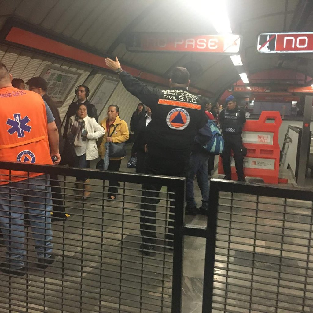 Sigue cerrado tramo de Tacubaya a El Rosario en la Línea 7 del Metro
