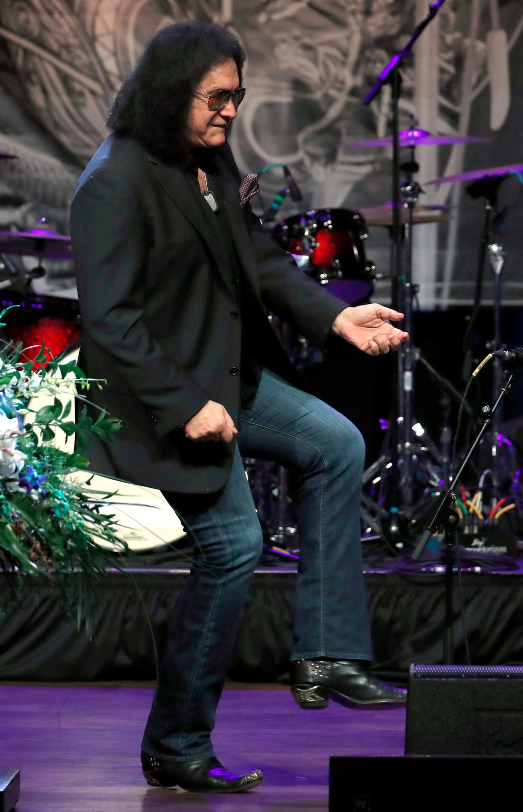 Gene Simmons admira a José José