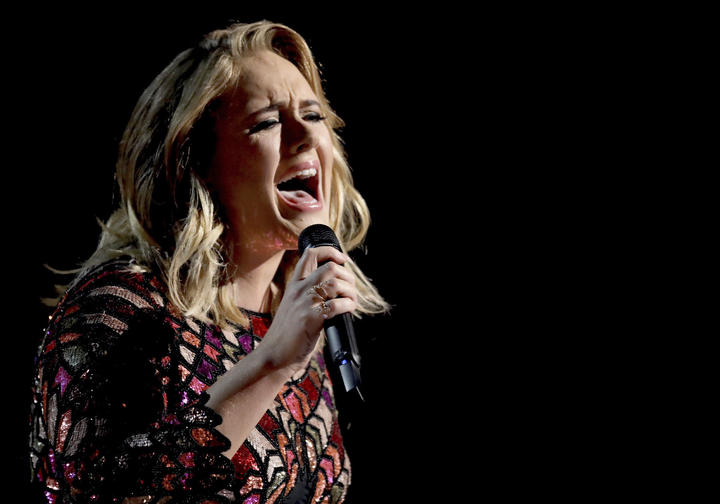 Adele cancela conciertos por problemas de voz