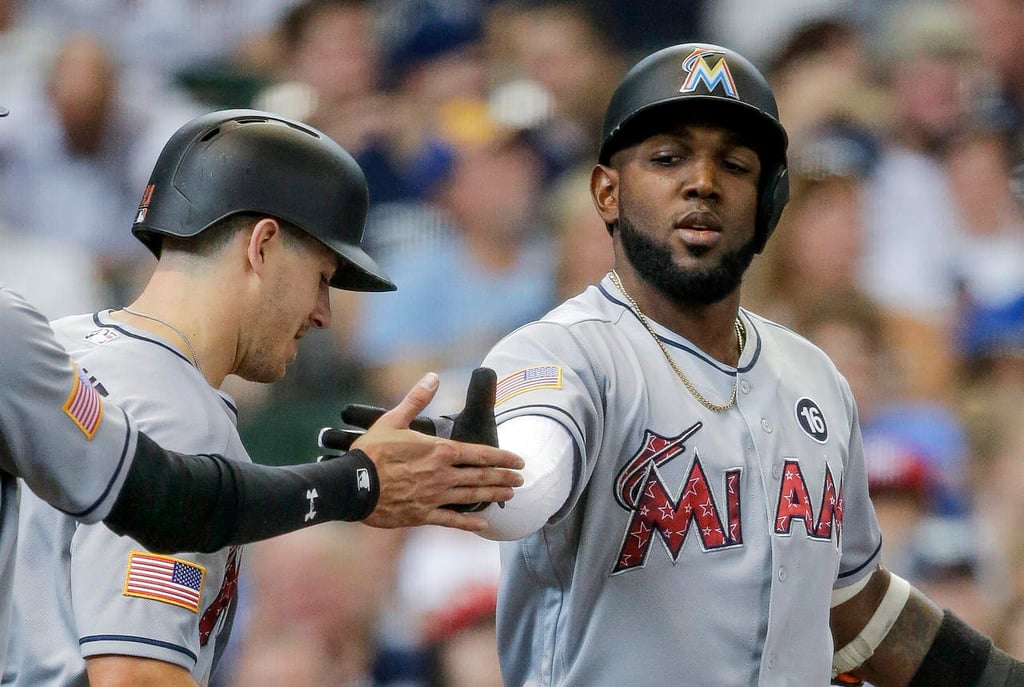 Ozuna conecta par de jonrones en victoria de los Marlins