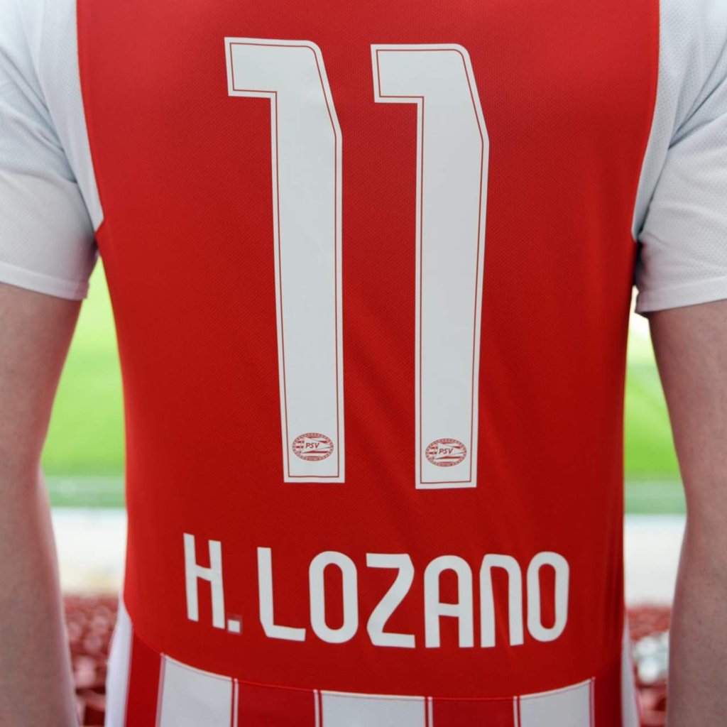 Hirving Lozano ya tiene número en el PSV