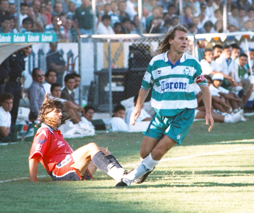 Héctor Adomaitis, el mejor argentino en Santos