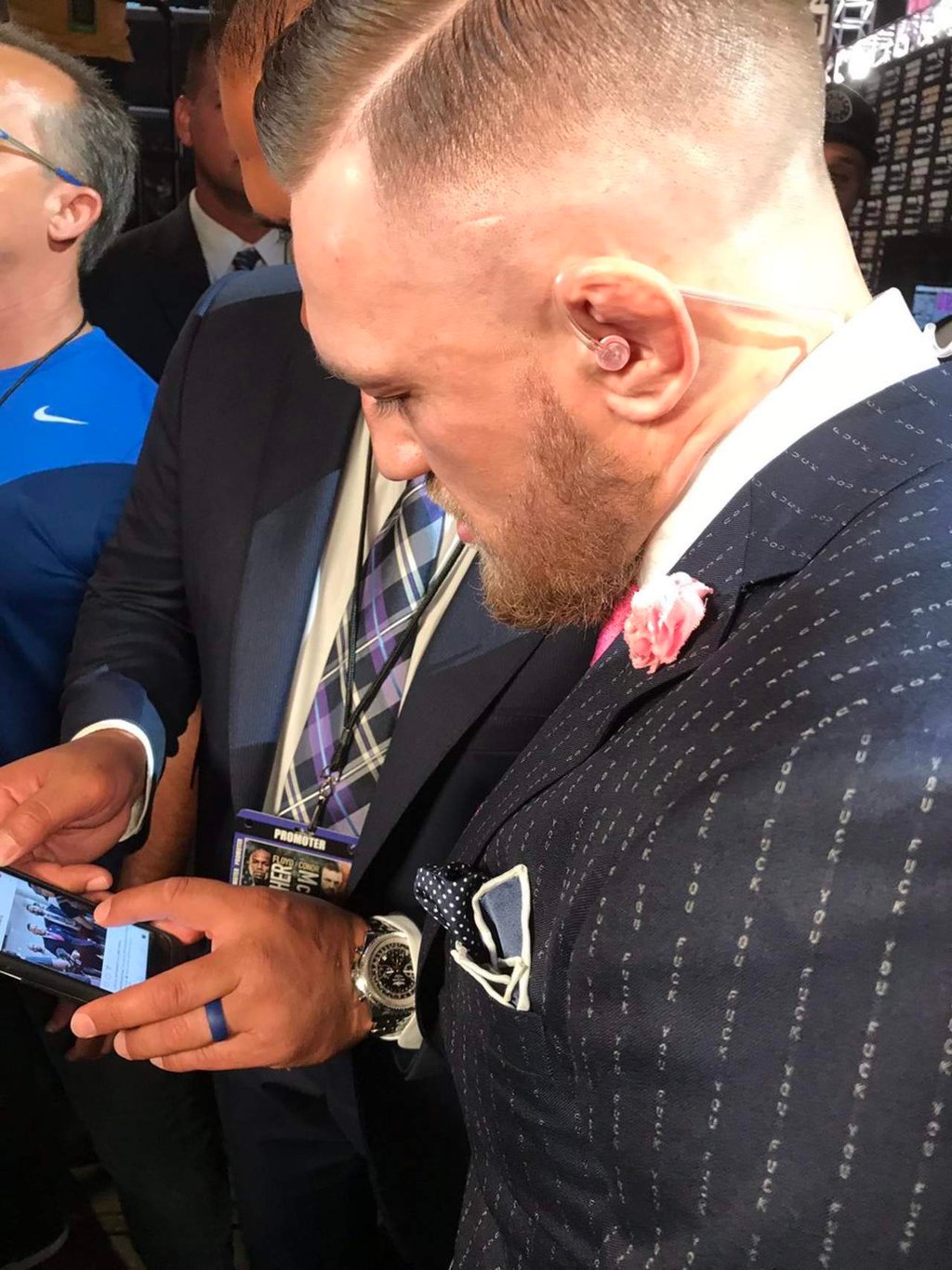 El 'fuck you' del traje de McGregor