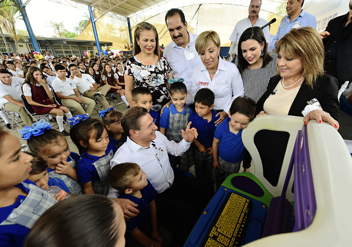 Entrega obras de infraestructura, apoyos y equipamiento educativo