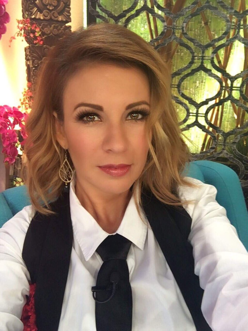 Ingrid Coronado se deja ver en traje de baño