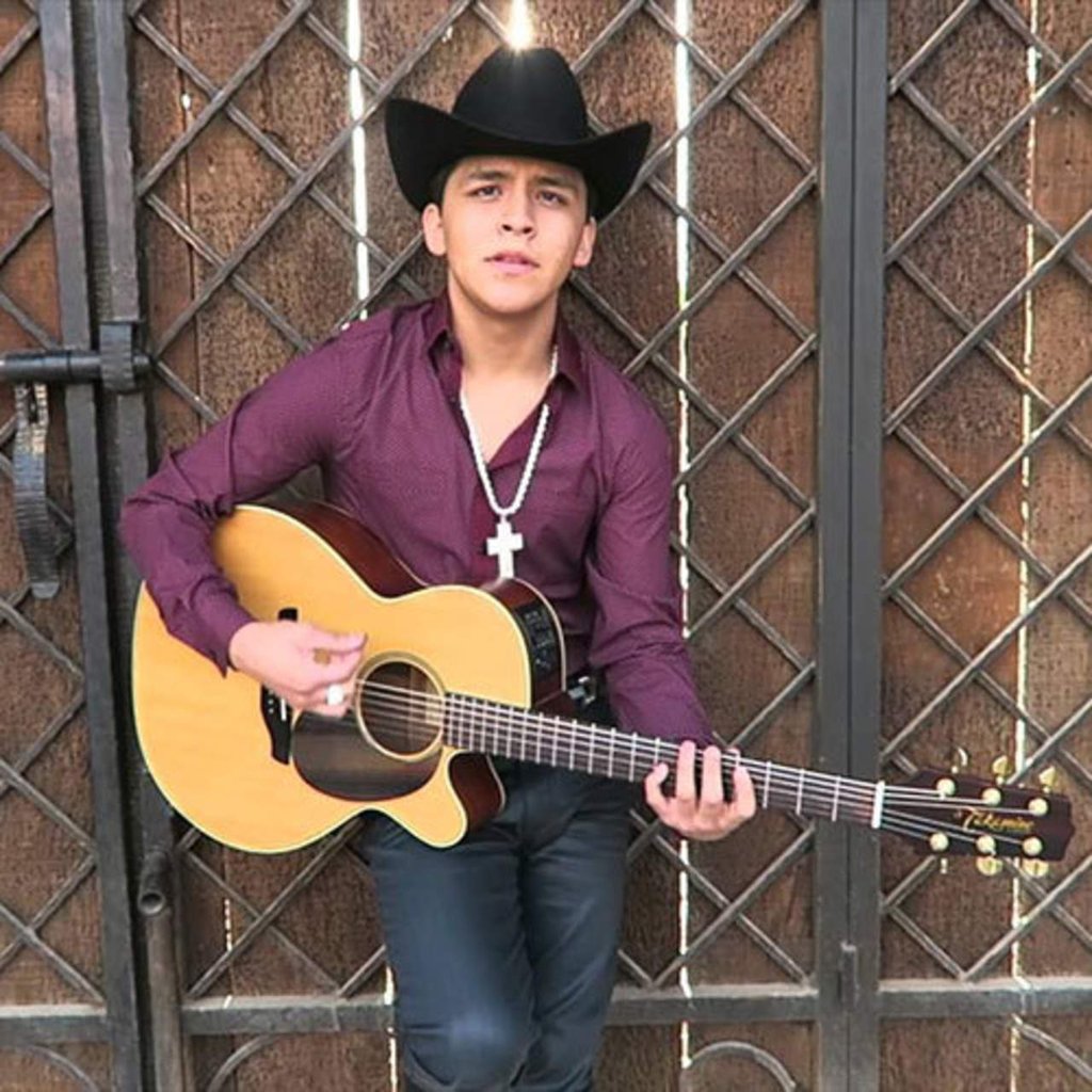 Christian Nodal lanzará álbum debut el 25 de agosto