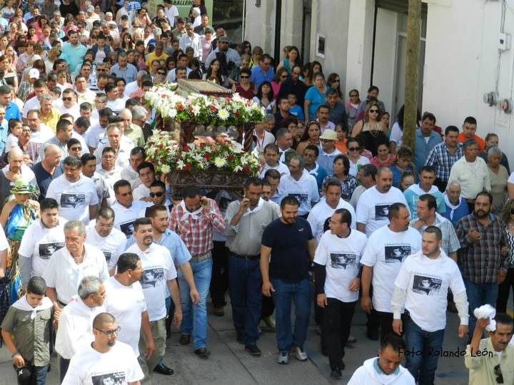 Celebran fiestas patronales en Santiago