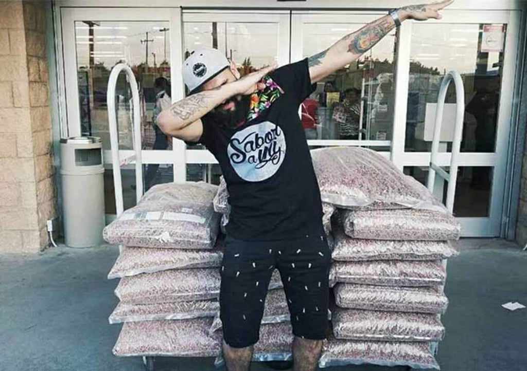 Joven se lleva 450 kg de croquetas por 333 pesos