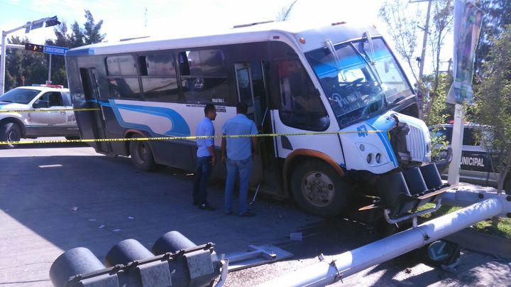 Deja choques de ‘buses’ 17 lesionados