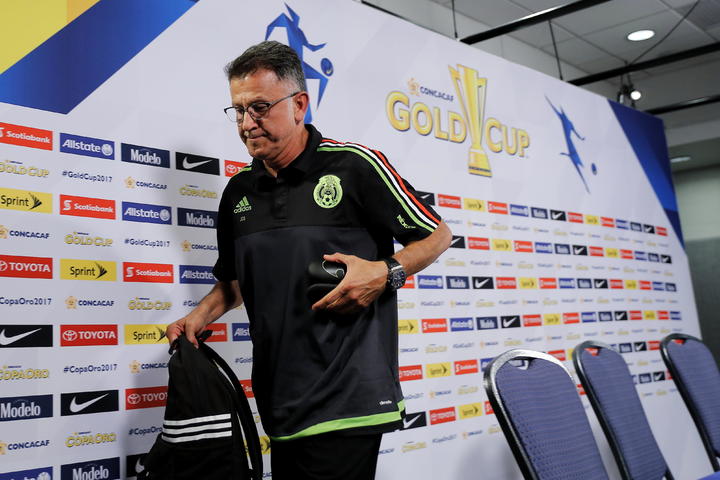 'Chicharito' lamenta ofensas contra Osorio