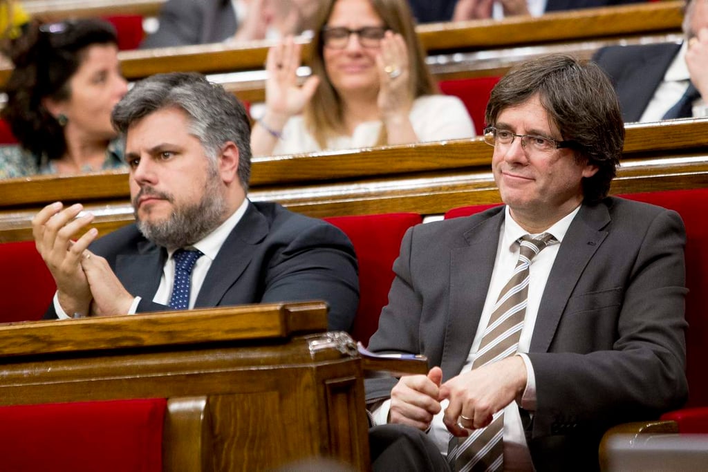 Parlamento catalán reforma reglamento para acelerar independencia