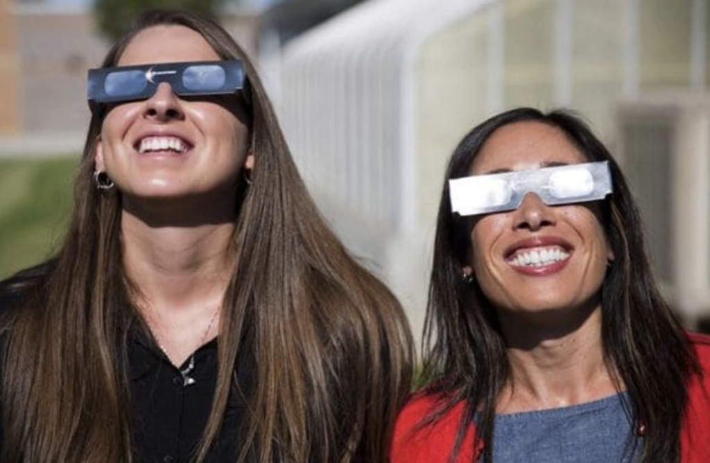 Advierten de lentes falsos para observar eclipse solar en EU