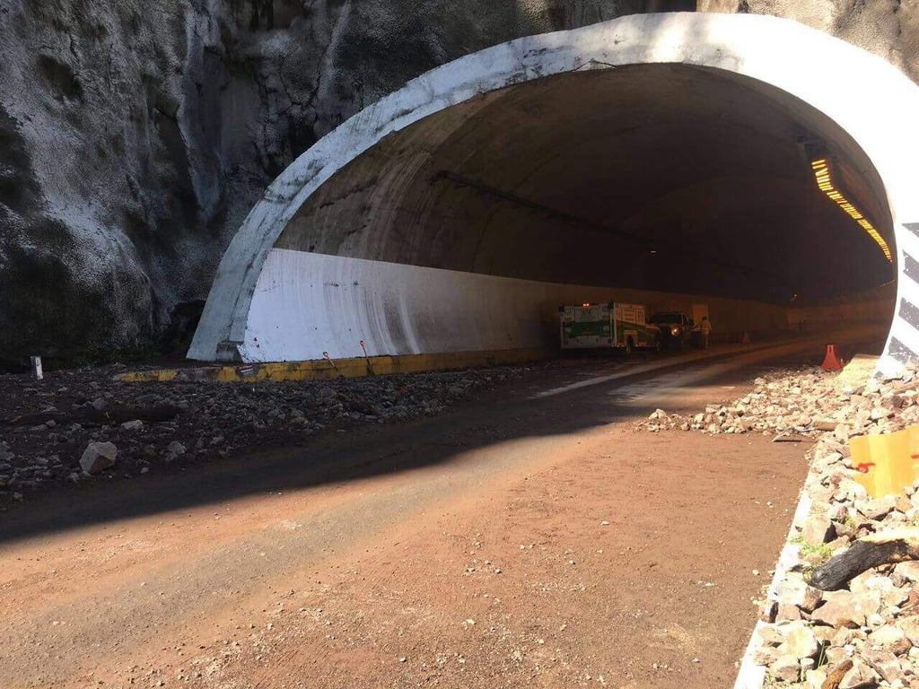 Se registra derrumbe en la súpercarretera Durango-Mazatlán