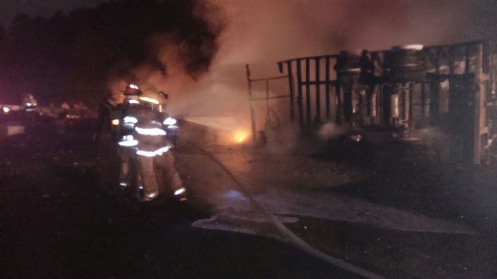 Se incendia una pipa con químicos