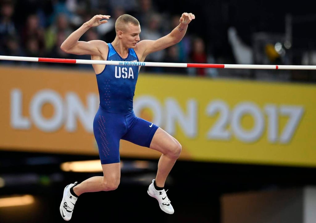 Hendricks gana oro en salto con garrocha, Lavillenie vuelve a fracasar