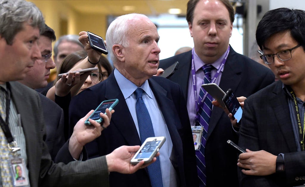 Líderes no amenazan sin estar listos para actuar: McCain a Trump