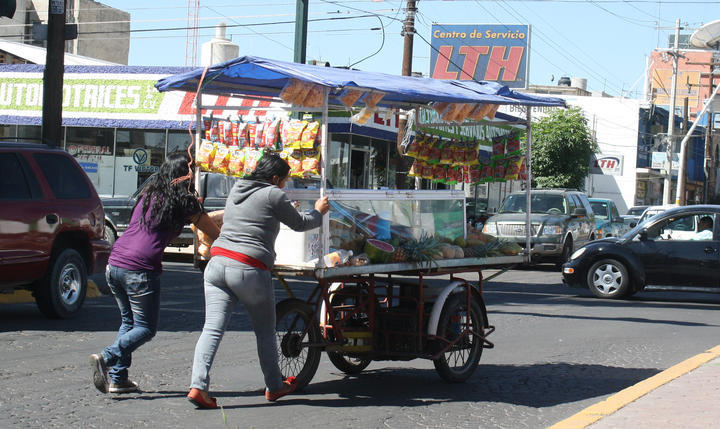 Comercio informal de la CNOP invade calles