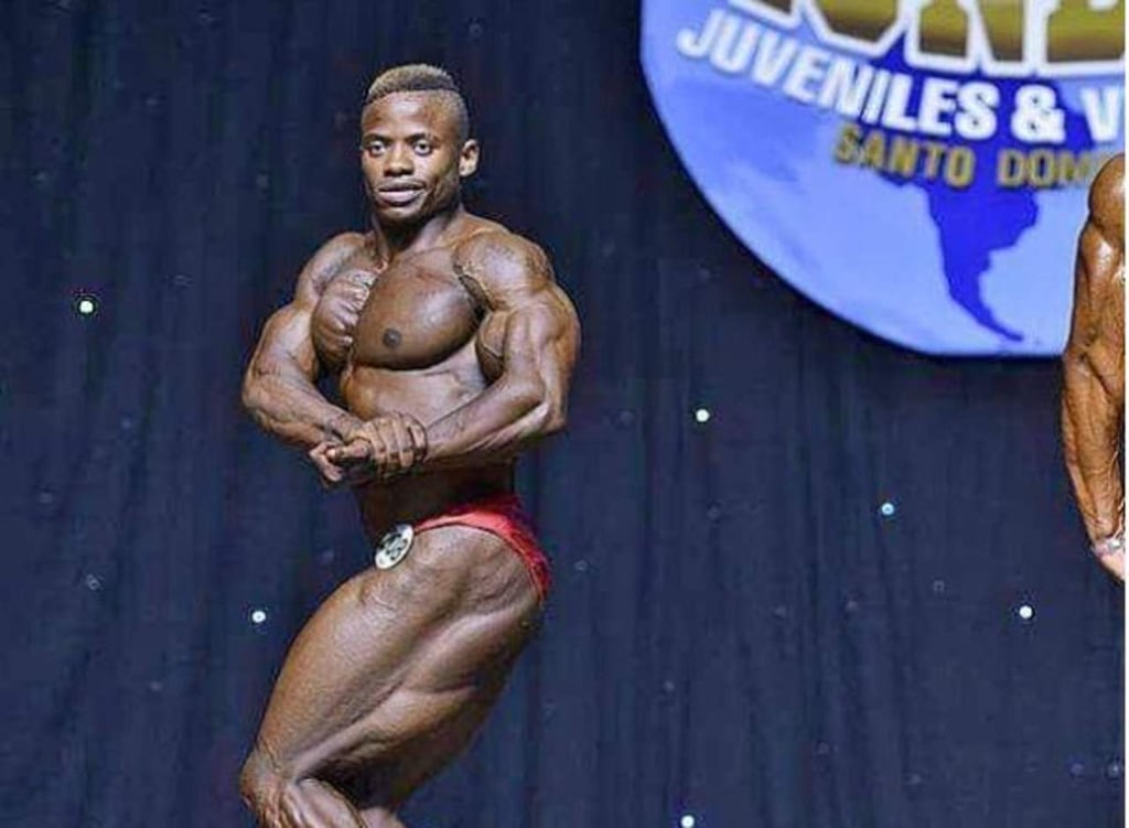 Fisiculturista sudafricano muere al intentar mortal hacia atrás