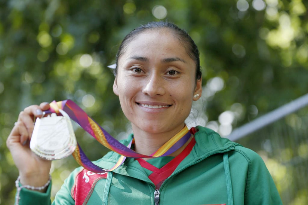 Felicita EPN a Lupita por medalla en el Mundial de Atletismo
