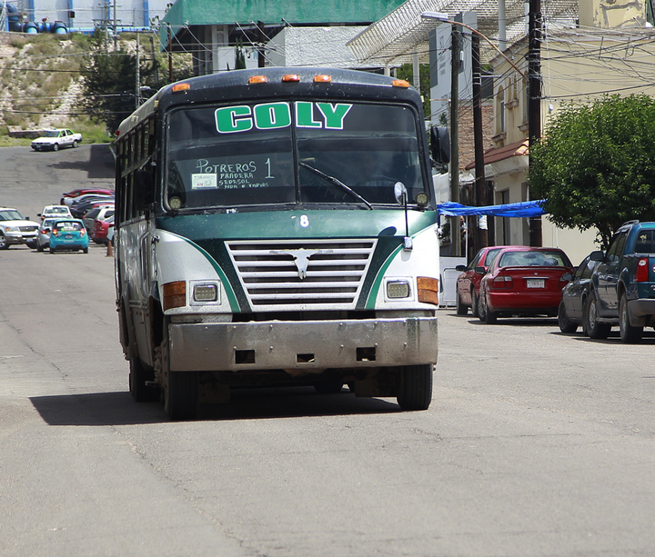 Trabaja 68% del transporte público fuera de norma