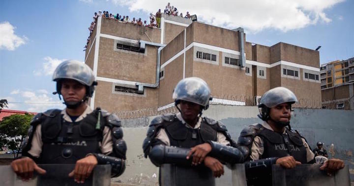 Toma de penal deja 37 muertos en Venezuela