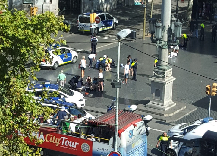 Atentado en Barcelona deja 13 muertos y 100 heridos