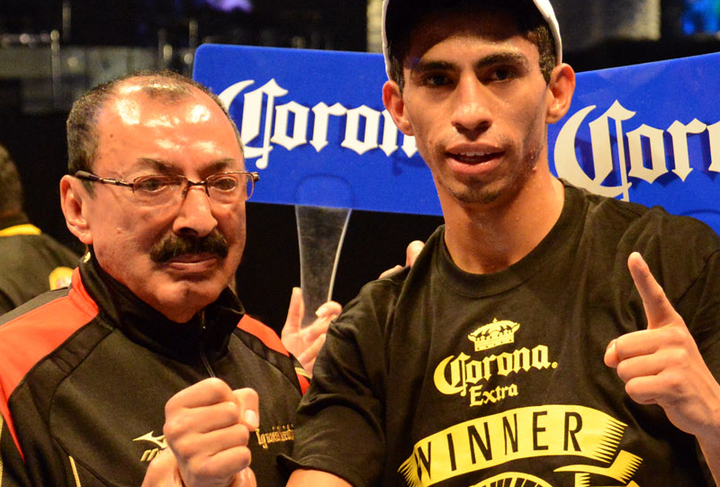 Boxeador Rey Vargas cumple con prepesaje