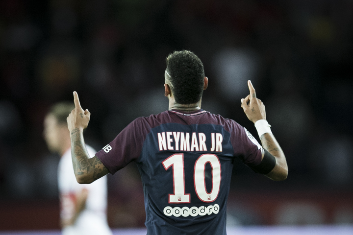 Neymar continúa con el show