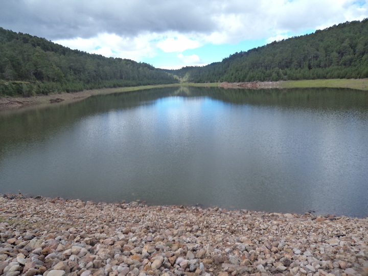 Urgen a reparar la fuga de la presa La Rosilla II