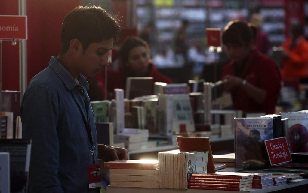 Dona México miles de libros a Plan de Lectura en Chile