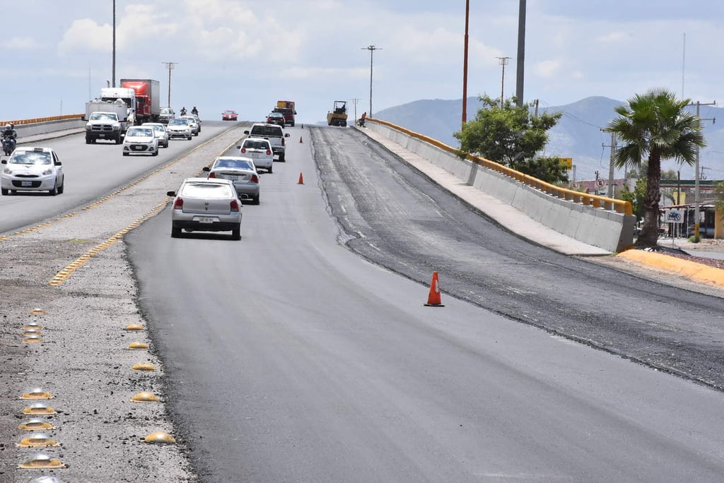 Recarpetean puente Jabonoso de Gómez Palacio