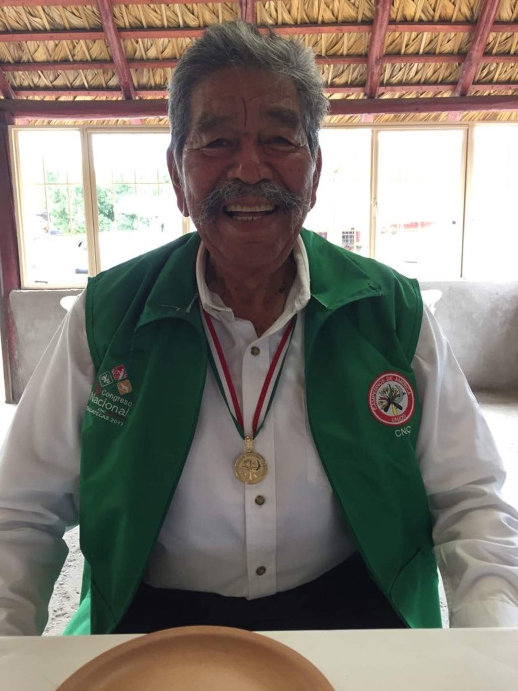 Lagunero recibe presea Lázaro Cárdenas en Congreso de la CNC