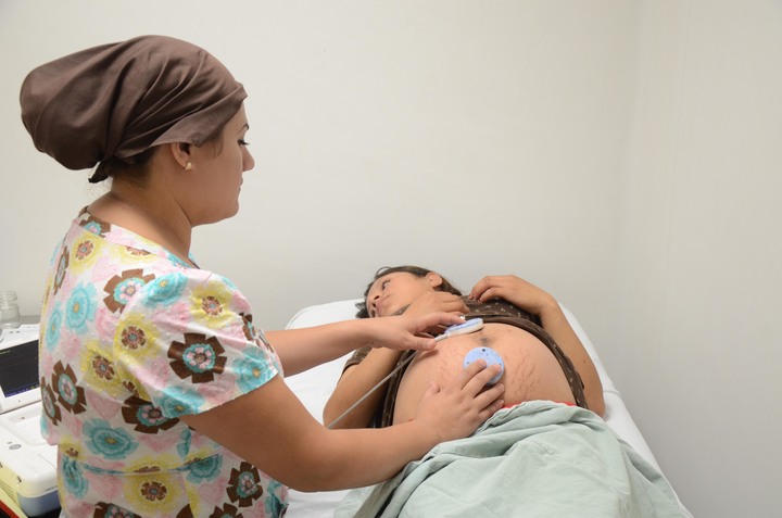 Atienden más de 2 mil embarazos con riesgo