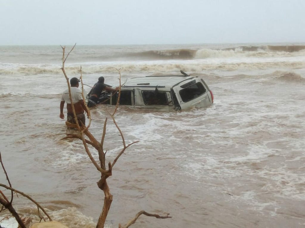 Autoridades prohíben usar playas en BCS tras 'Lidia'