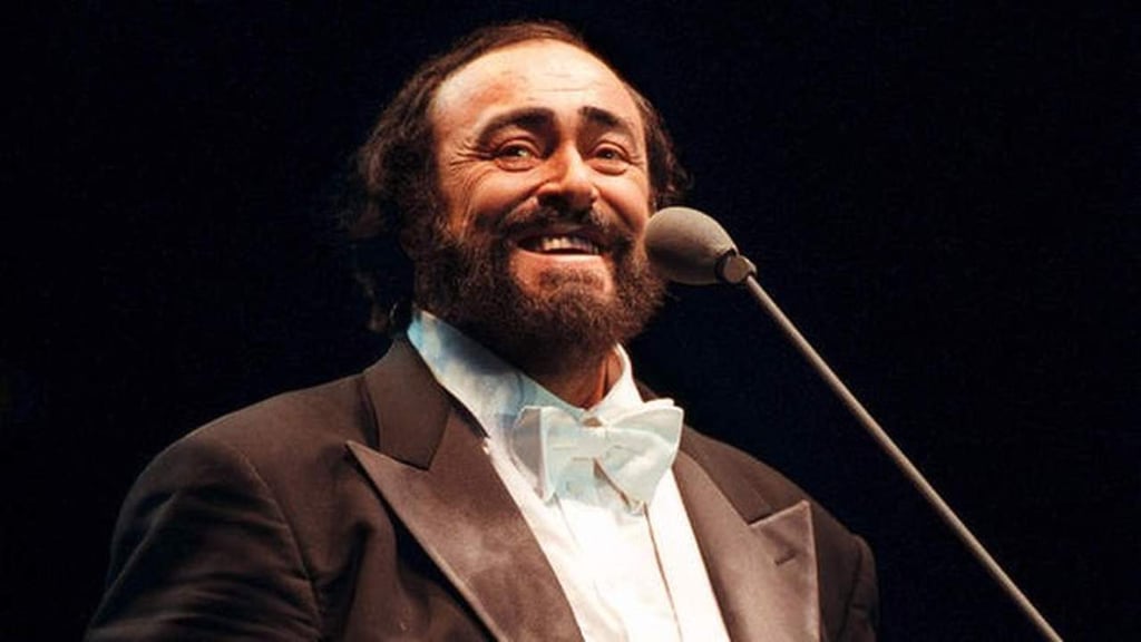 2007: Da su último respiro Luciano Pavarotti, tenor italiano de fama mundial