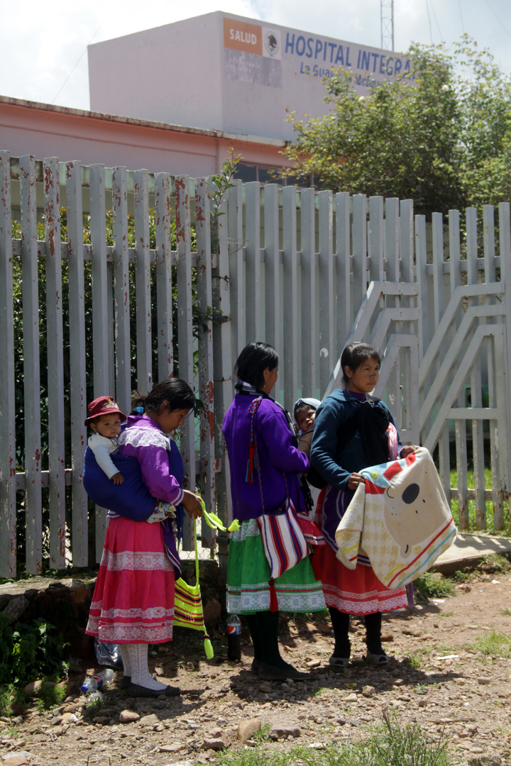 Indígenas a los 14 años ya tienen dos hijos