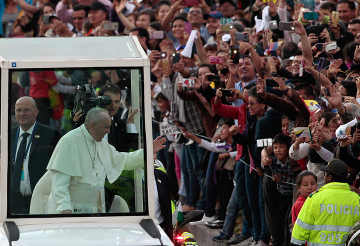 Papa Francisco llega a Colombia