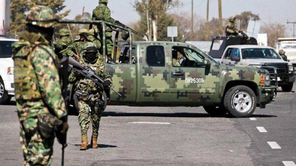 Detienen a dos sujetos armados en Sinaloa