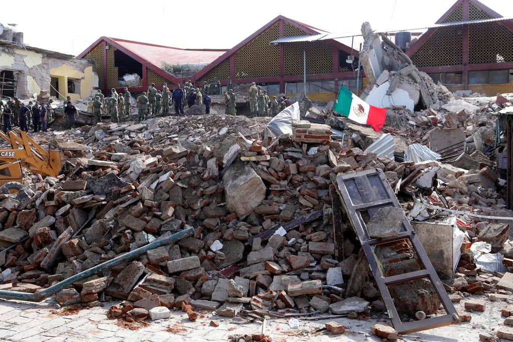 Asciende a 61 la cifra de muertos tras sismo en México