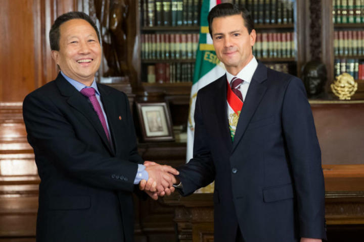 EU aplaude a Peña Nieto