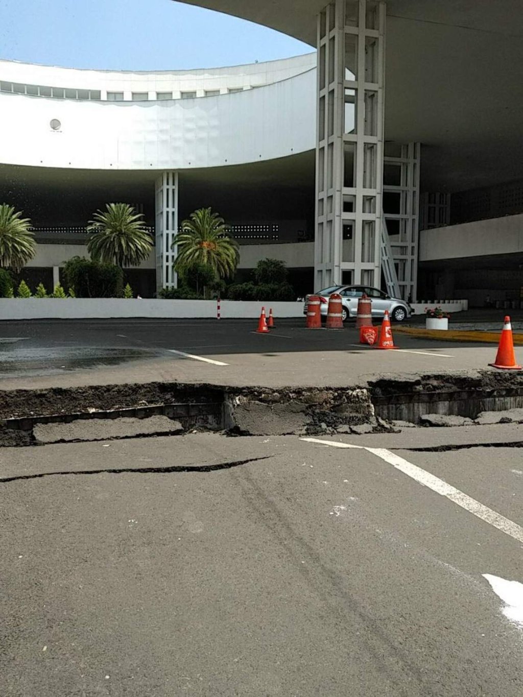 AICM suspende operaciones tras sismo