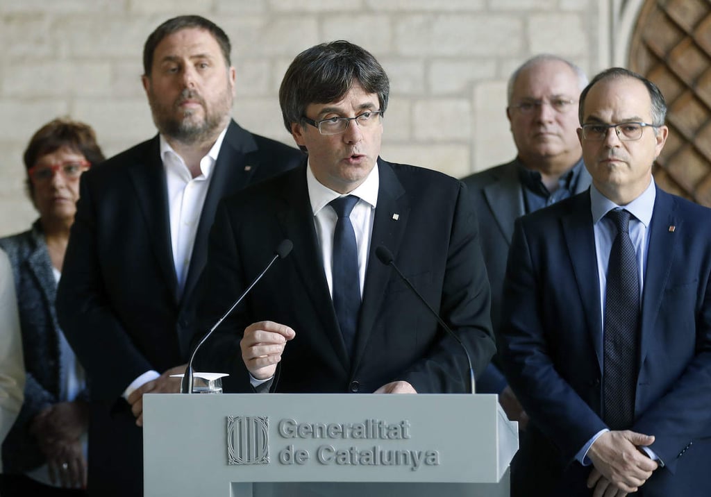 Detienen a 12 funcionarios de primer nivel de Cataluña por referéndum