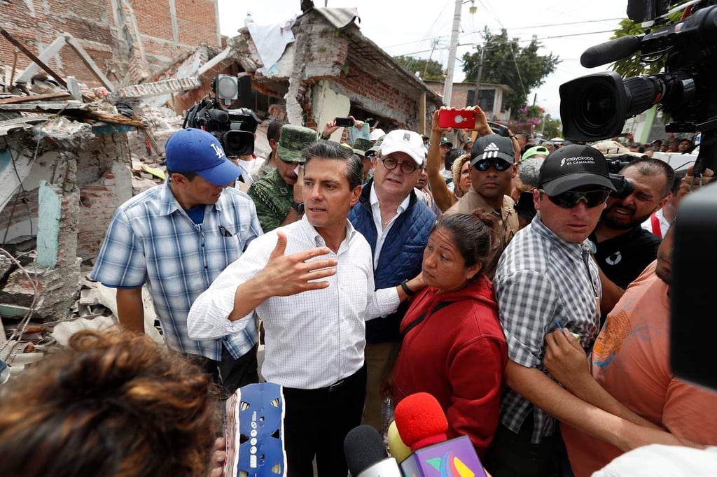 Pide Peña Nieto calma a la población tras sismo