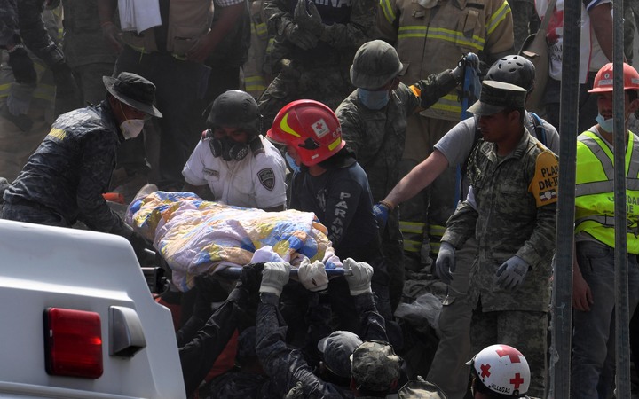 Van 295 muertos por sismo: 8 extranjeros
