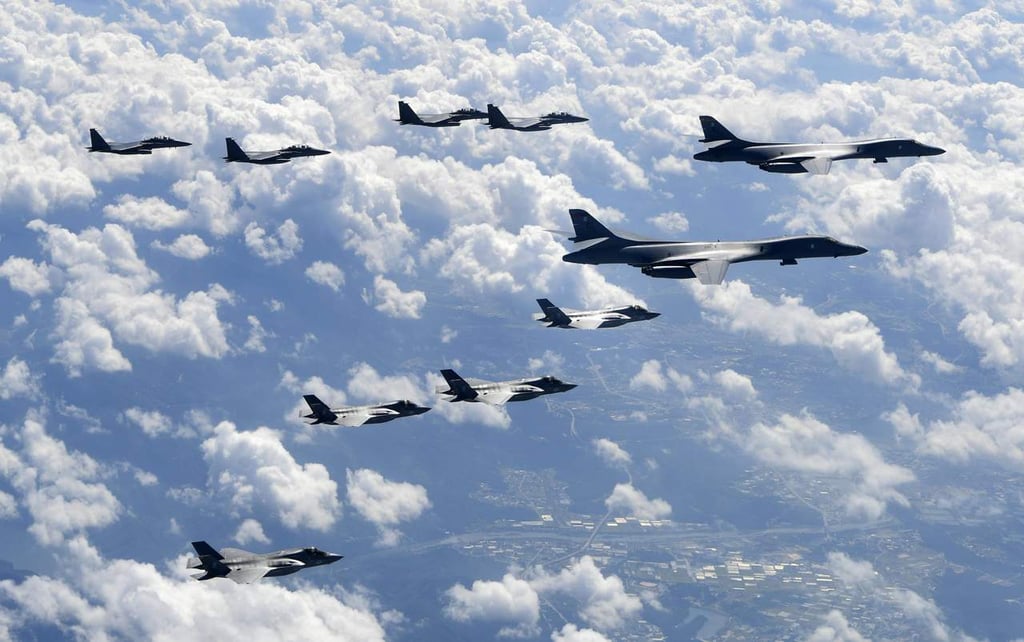 Envía EU aviones bombarderos a sobrevolar Norcorea